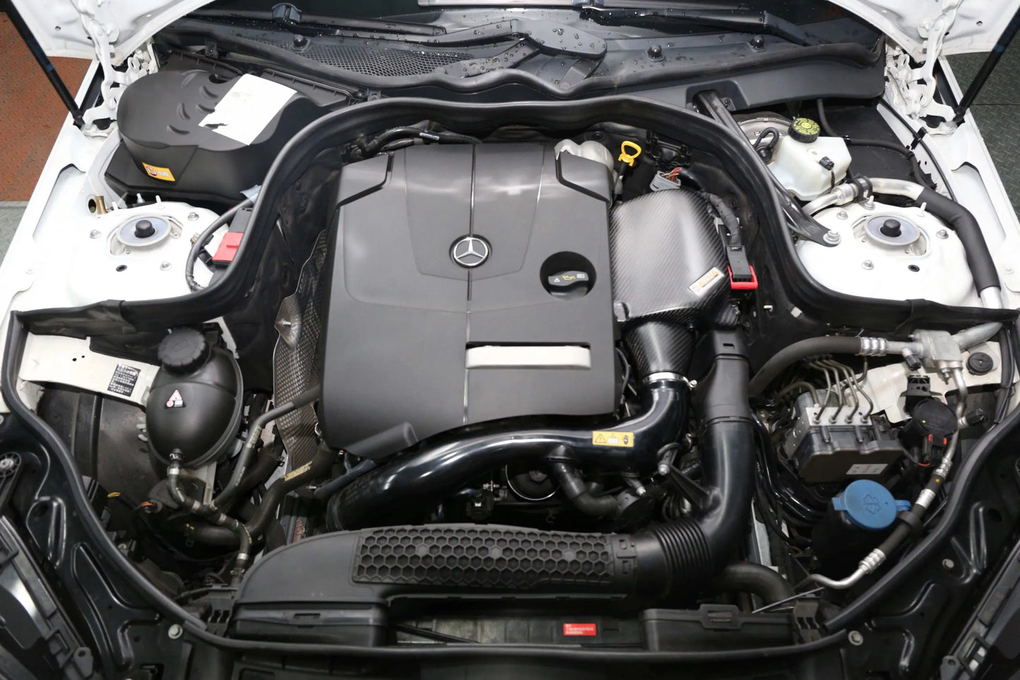 Armaspeed - Carbon Fiber Cold Air Intake Kit || E200-260 (M274)