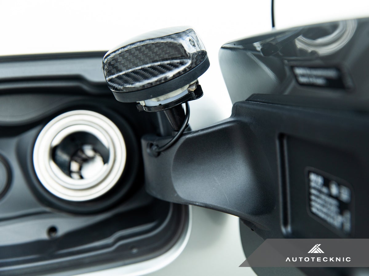 AutoTecknic Dry Carbon Competition Fuel Cap Cover - BMW E63/ E64 M6 | 6-Series