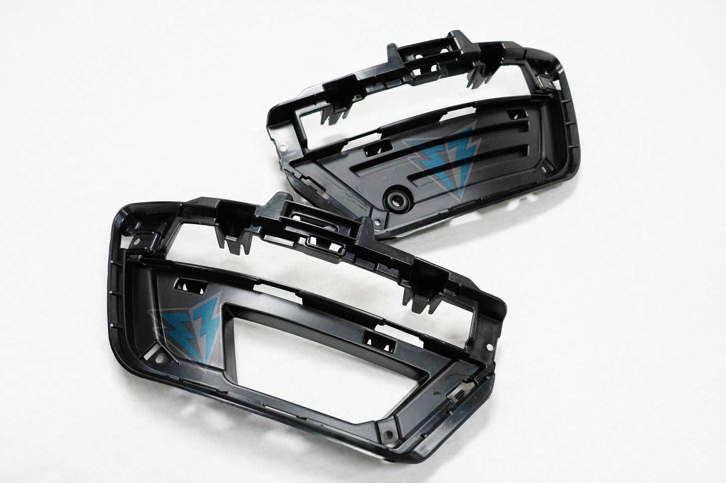 2012-2014 Mercedes Benz (W204) Facelift C63 AMG Style Front Bumper Conversion Kit