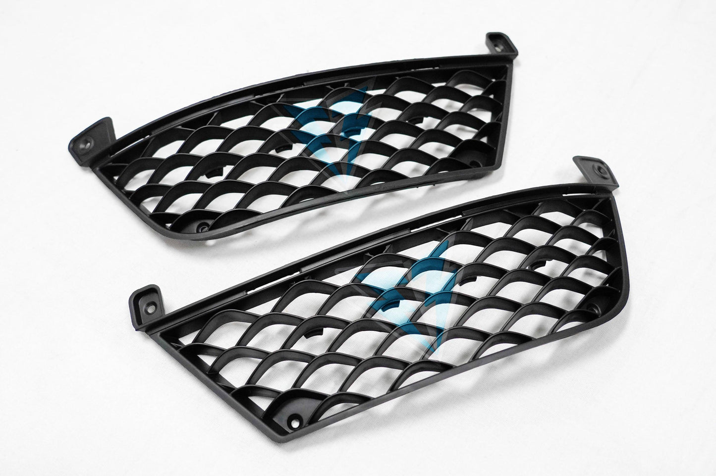 2012-2014 Mercedes Benz (W204) Facelift C63 AMG Style Front Bumper Conversion Kit